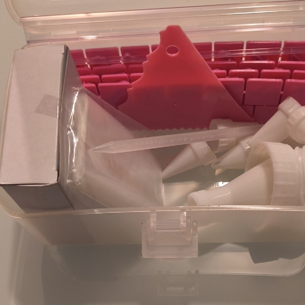 100 Piece Cake Decorating Letter Press Set